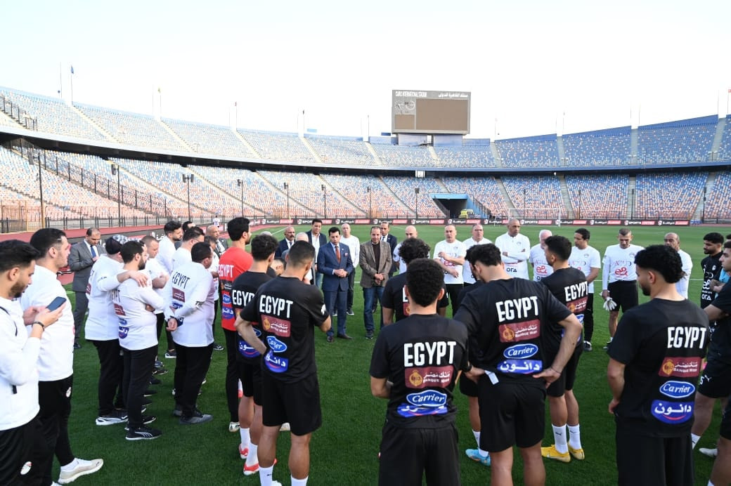 وزير الرياضة والمنتخب