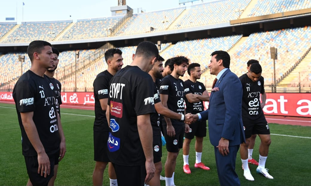 وزير الرياضة والمنتخب