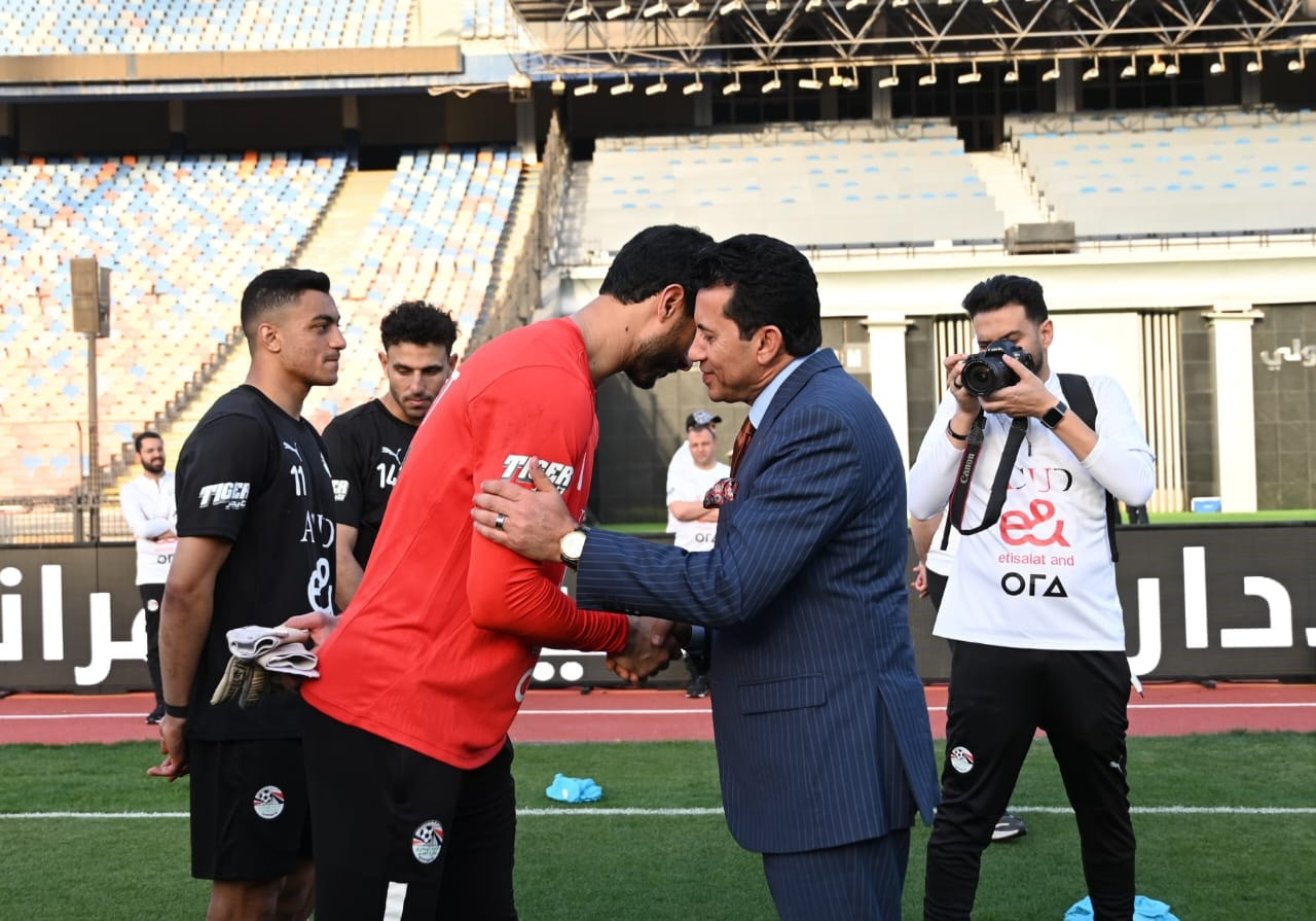 وزير الرياضة والمنتخب