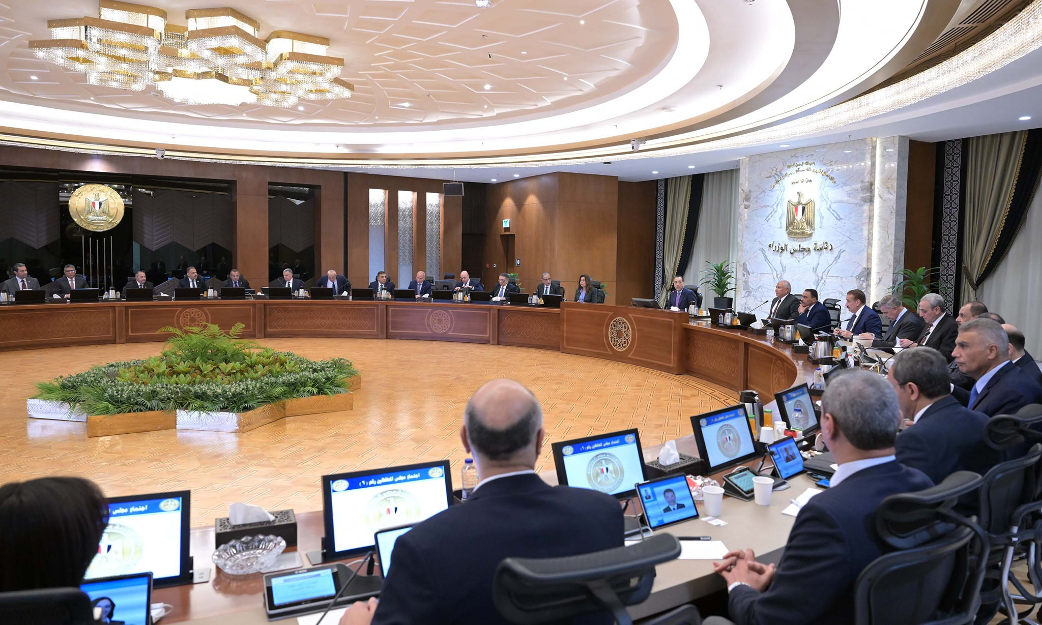 مدبولي يجتمع مع المحافظين