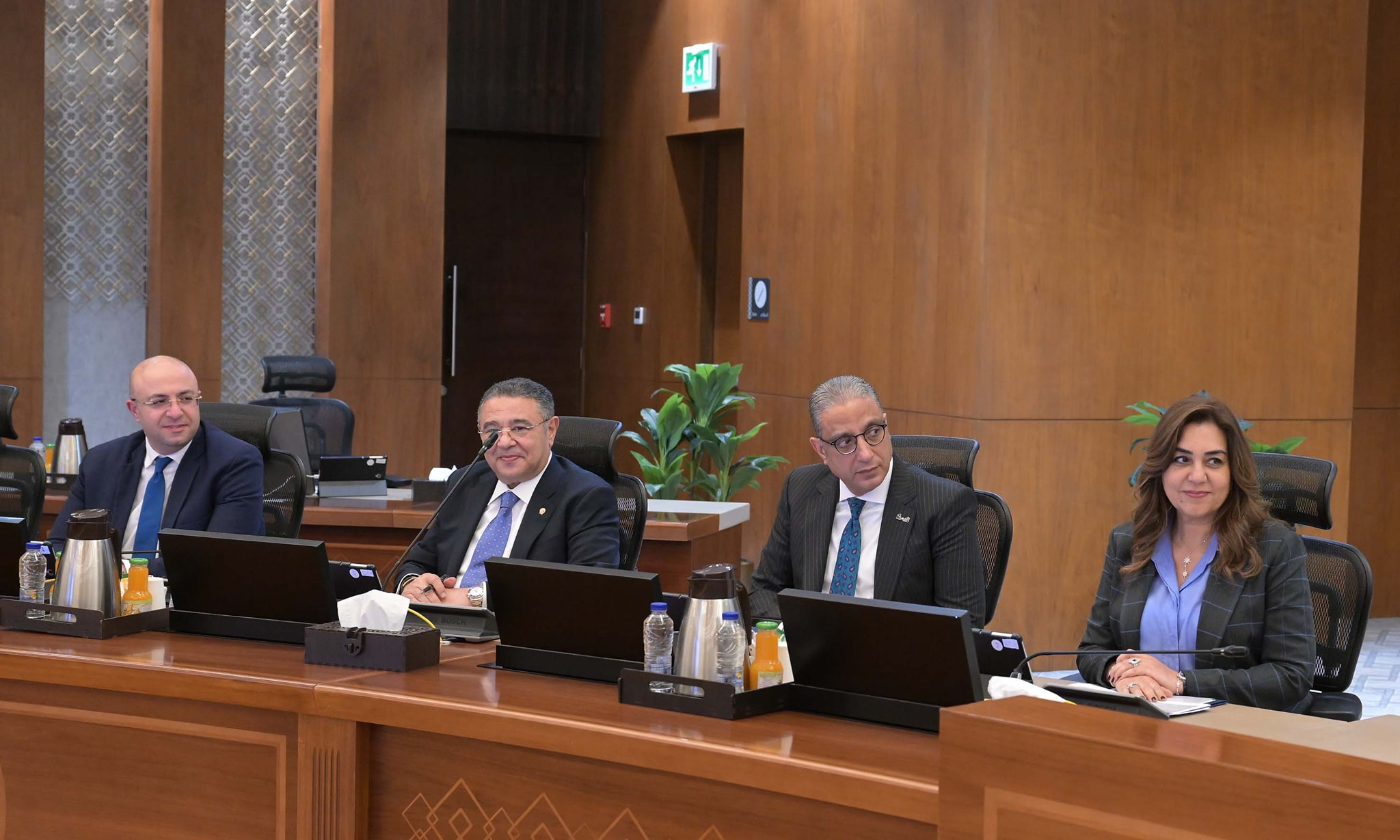 مدبولي يجتمع مع المحافظين