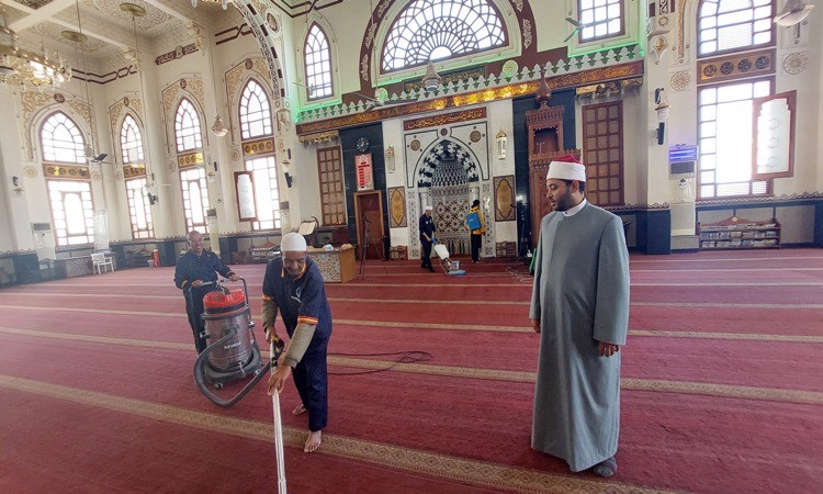 أوقاف البحر الأحمر تستعد للعيد بحملات تطهير وتجهيز للمساجد والساحات
