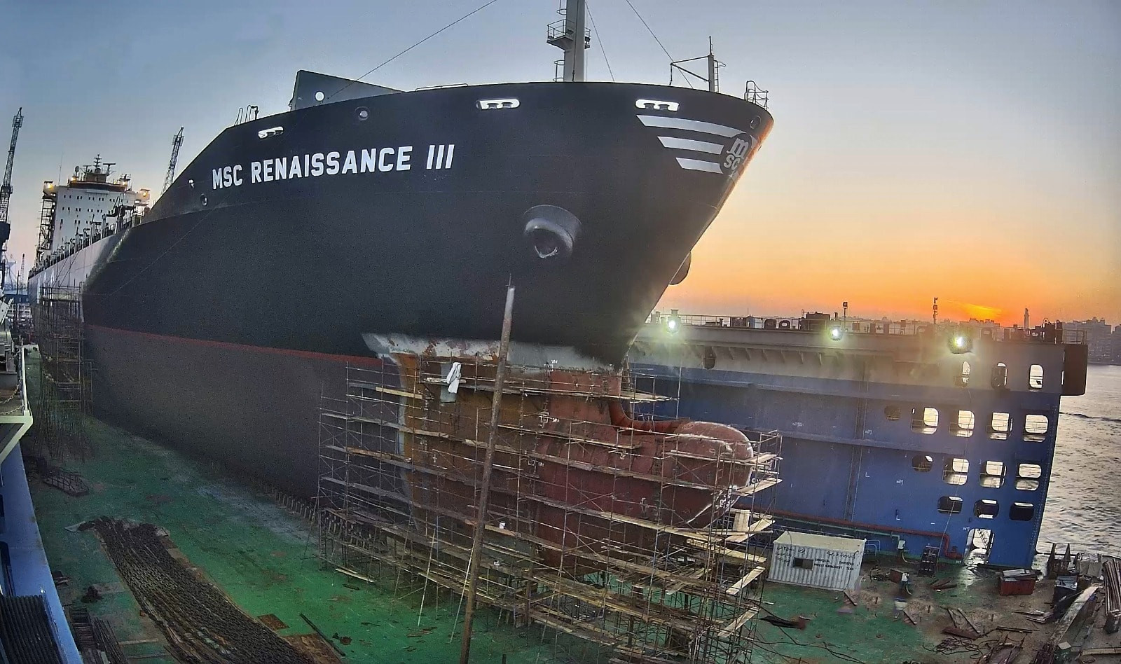 قناة السويس