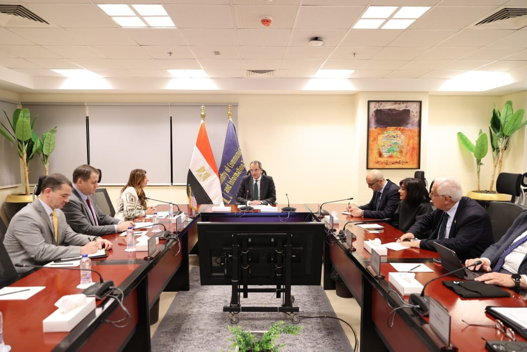 وزير الاتصالات والسفيرة الأمريكية