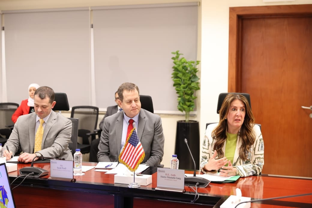 وزير الاتصالات والسفيرة الأمريكية