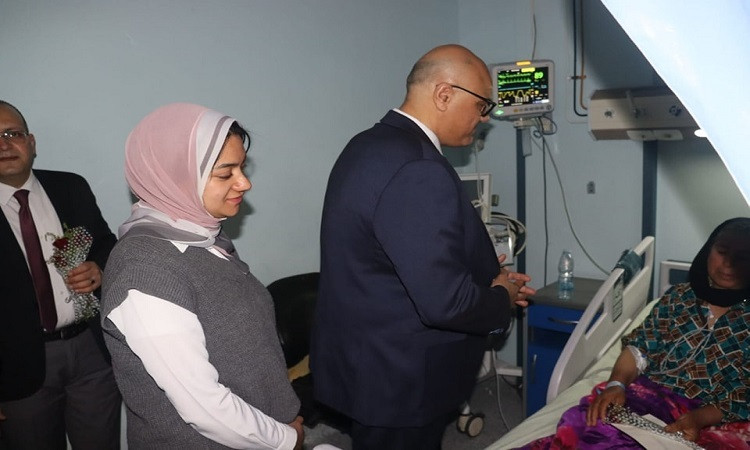 محافظ القليوبية يقدم التهنئة للأطقم الطبية والمرضى في أول أيام عيد الف