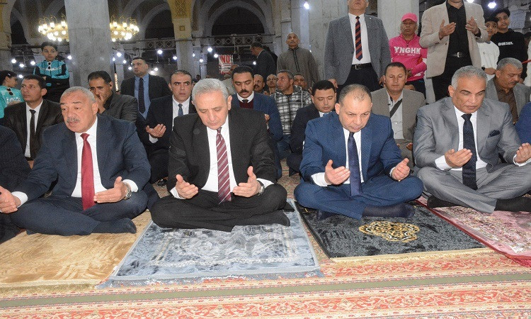 محافظ الغربية يؤدي صلاة عيد الفطر بمسجد السيد البدوي