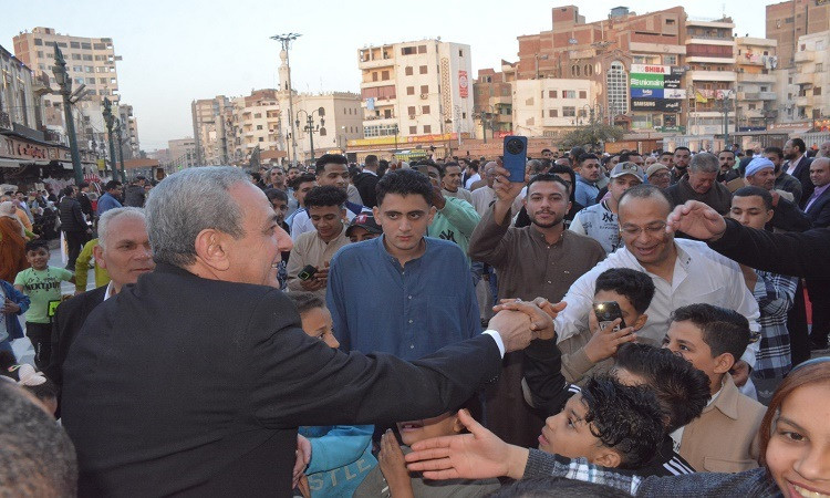محافظ الغربية يؤدي صلاة عيد الفطر بمسجد السيد البدوي