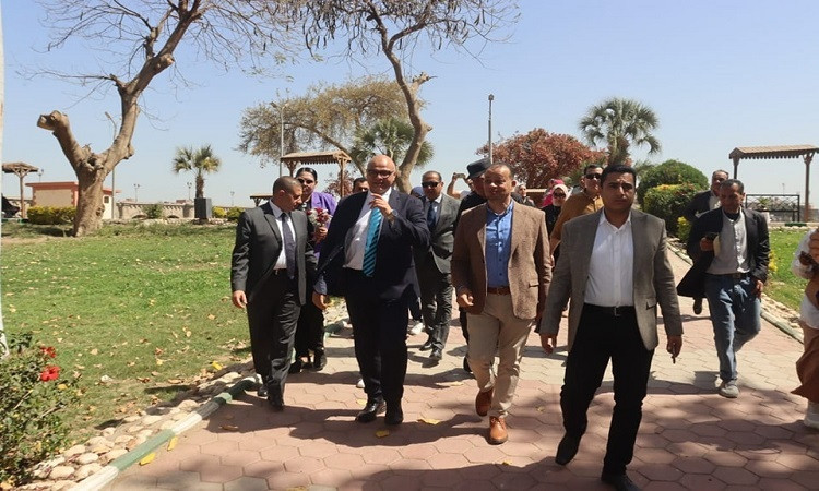 محافظ القليوبية يتفقد حدائق القناطر الخيرية ويهنئ المواطنين بعيد الفطر