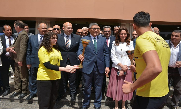 محافظ الجيزة يطلق شعلة العيد القومي للمحافظة