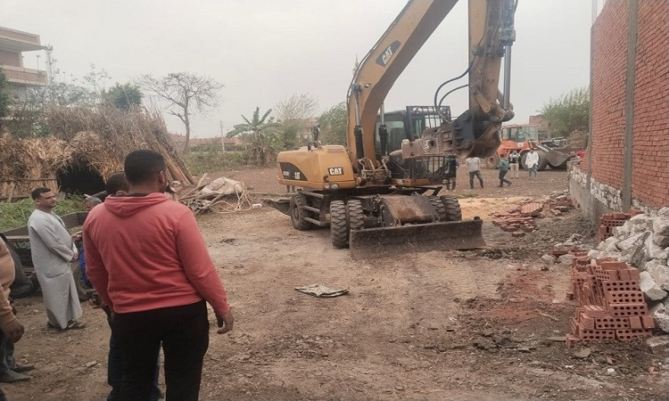 محافظ القليوبية يتابع إزالة التعديات على الأرض الزراعية بالقناطر الخير