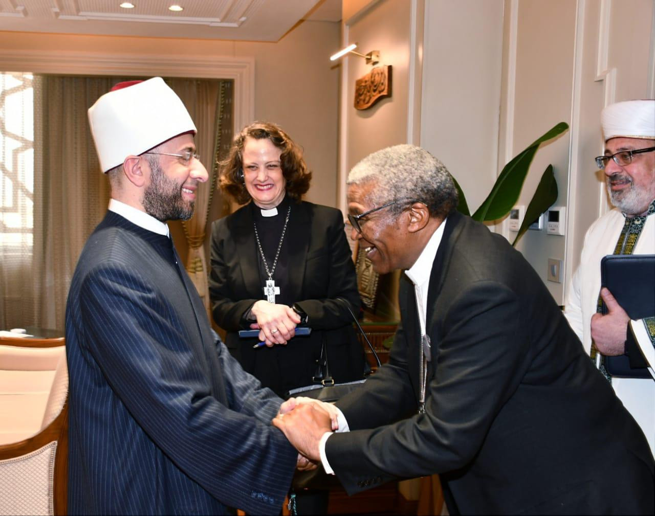 وزير الأوقاف ووفد الكنائس