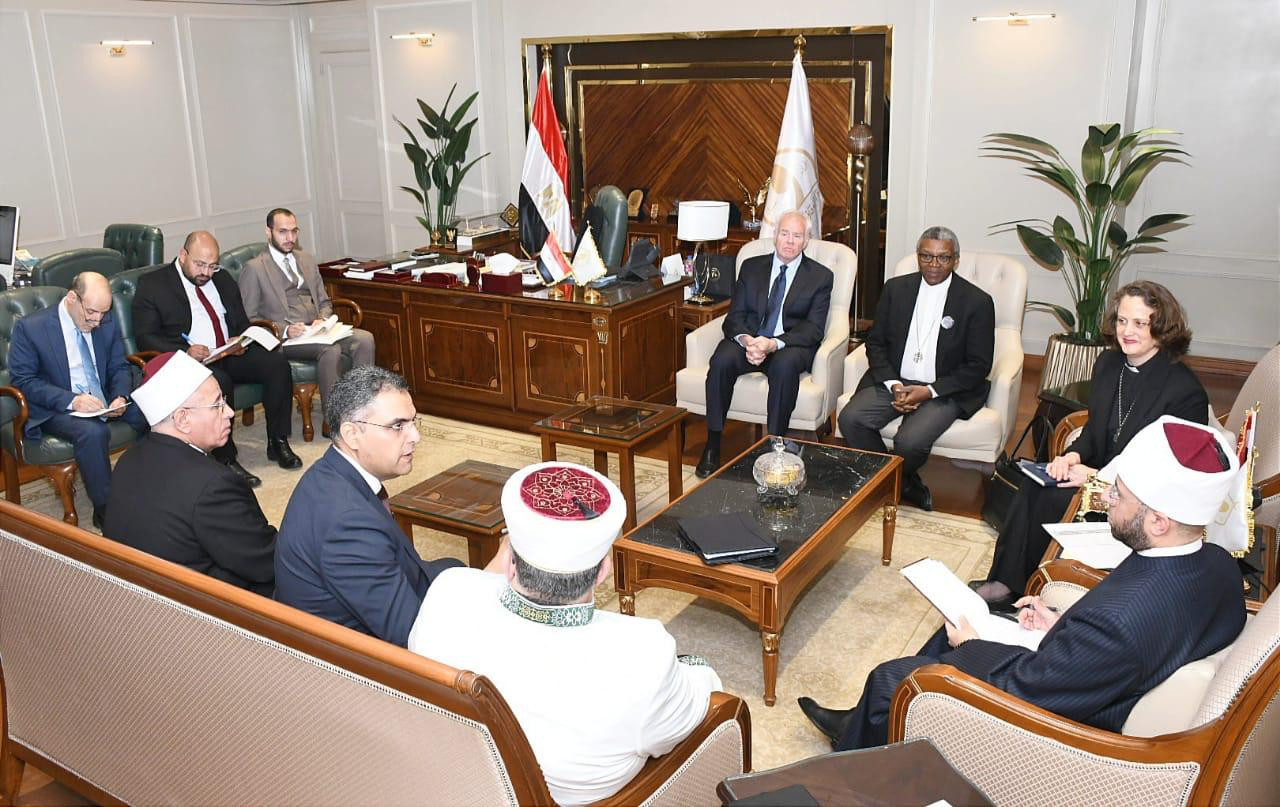 وزير الأوقاف ووفد الكنائس