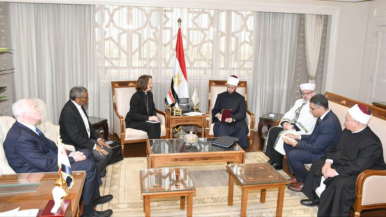 وزير الأوقاف ووفد الكنائس