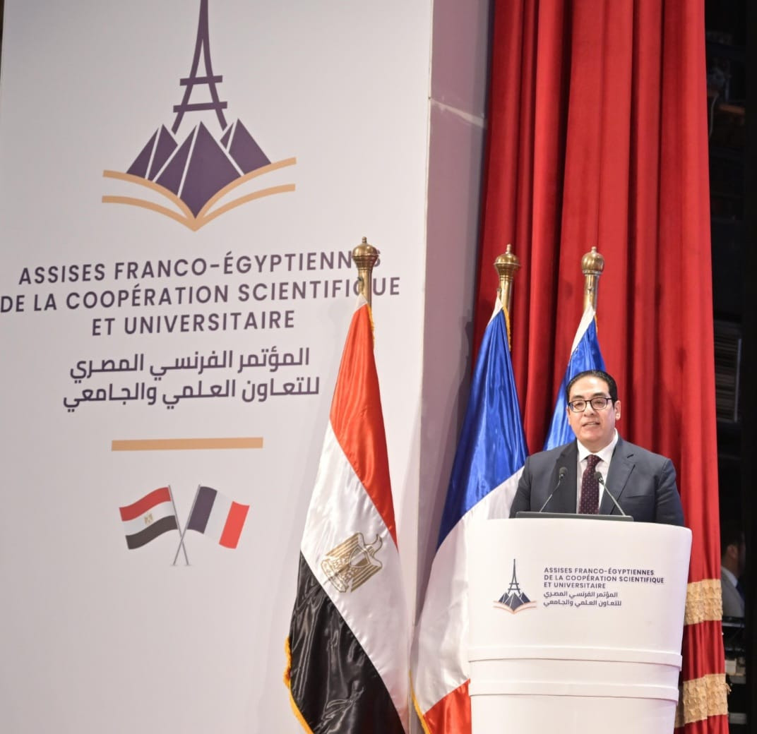 الرئيس الفرنسي ورئيس جامعة القاهرة