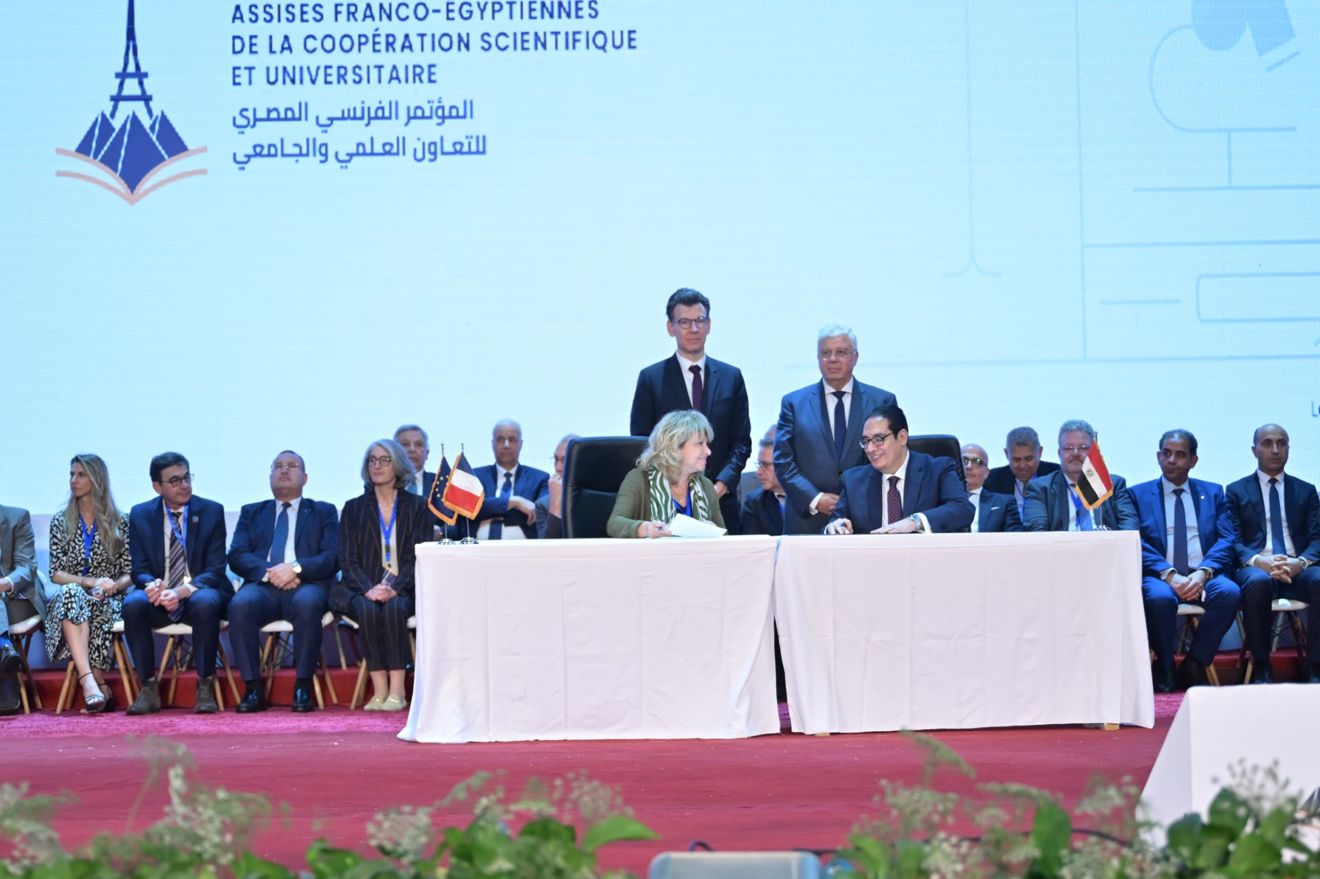 الرئيس الفرنسي ورئيس جامعة القاهرة