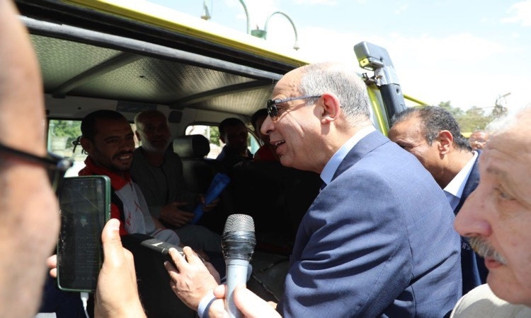 محافظ المنيا يتفقد مواقف الأجرة ويؤكد على تطبيق التعريفة الجديدة وحماي
