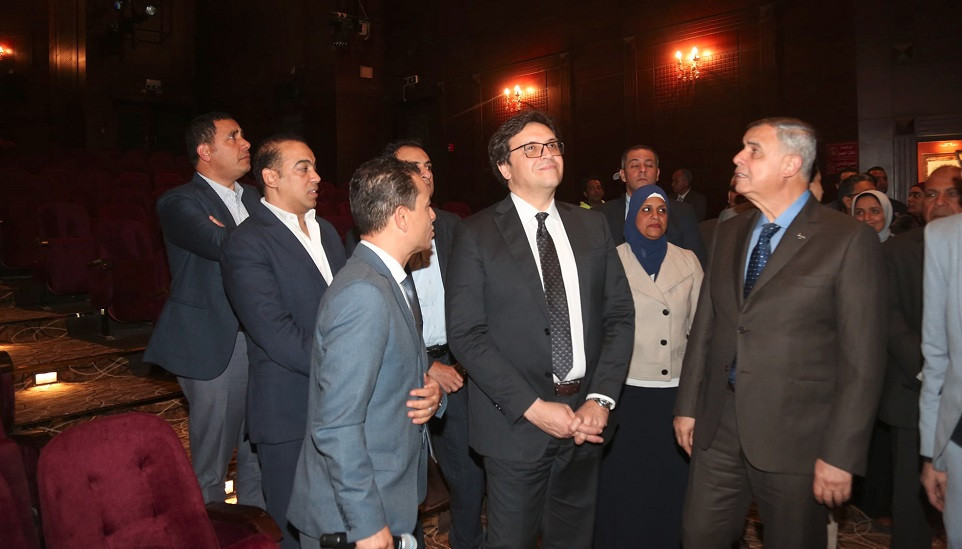 وزير الثقافة ومحافظ الإسكندرية يفتتحان مسرح بيرم التونسي