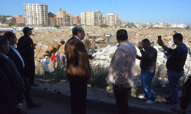 محافظ الغربية يتابع ميدانيًا جهود السيطرة على حريق محلج القطن بطنطا