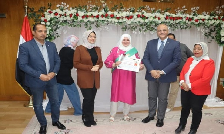 محافظ القليوبية يكرم الأيتام والأمهات المثاليات والابن المثالي بالقليو