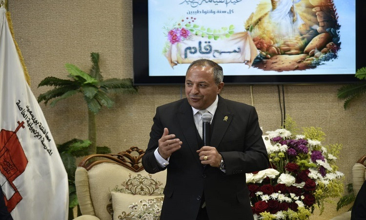 محافظ بورسعيد يشارك الإخوة الأقباط الاحتفال بعيد القيامة المجيد