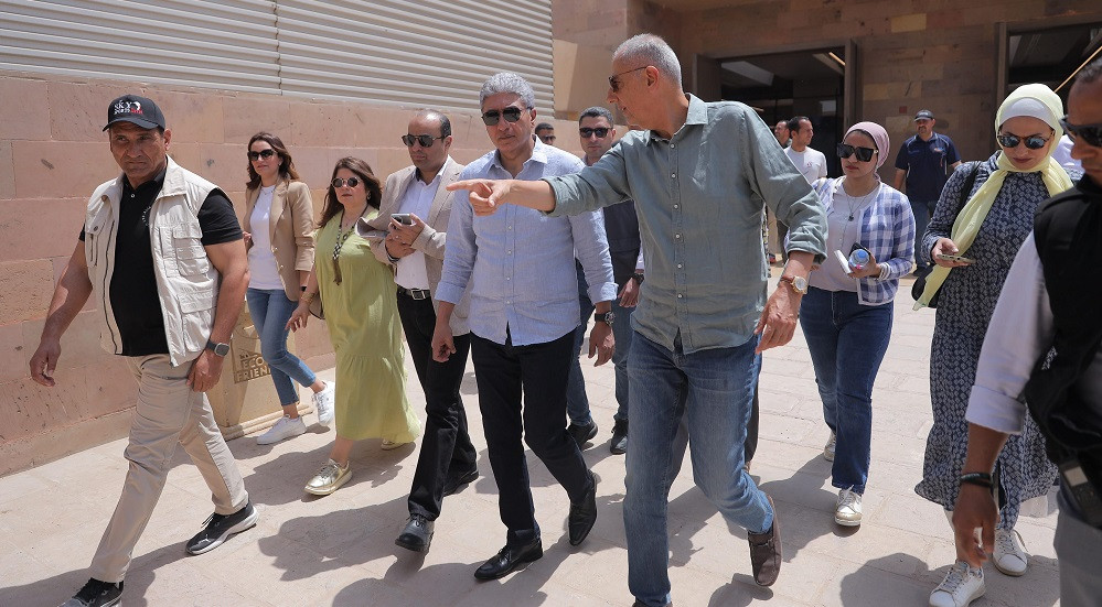 وزير السياحة والآثار