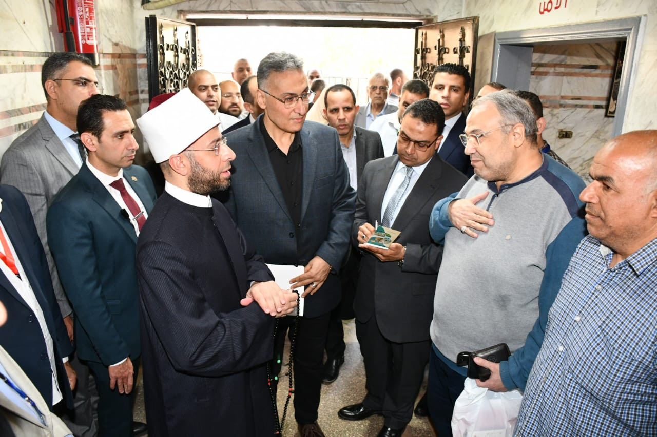 وزير الأوقاف يتفقد مستشفى الدعاة