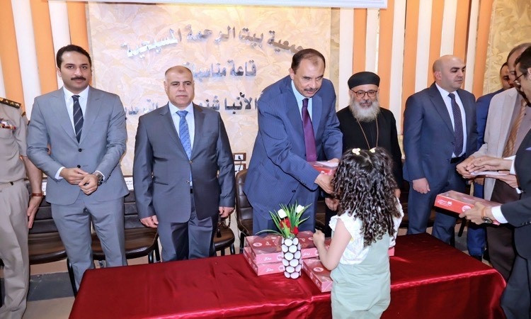 محافظ سوهاج يزور المطرانيات لتهنئة الإخوة الأقباط بعيد القيامة