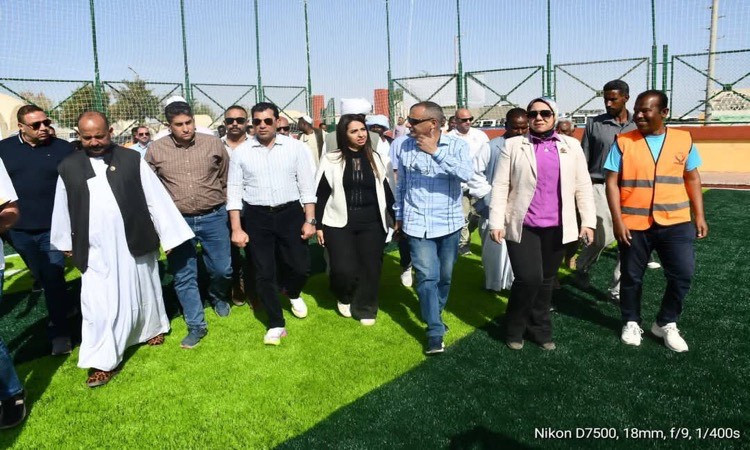 الملعب الخماسي بحلايب ويؤكد دعم المناطق الحدودية