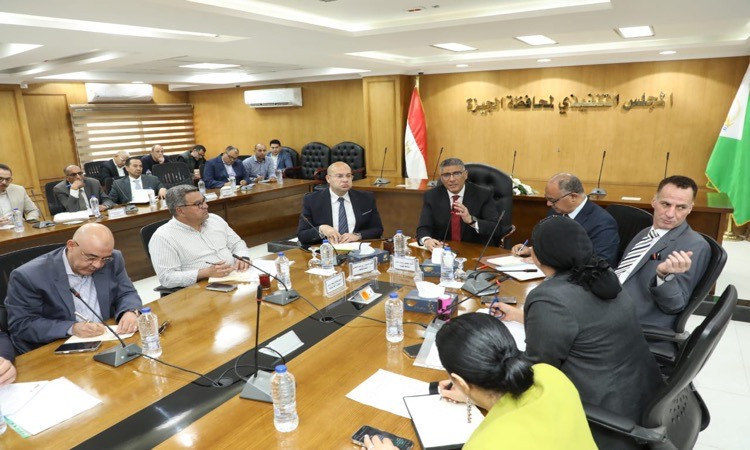 محافظ الجيزة يبحث مع نواب وشيوخ الدوائرالشمالية خطط التنمية وحل المشكل