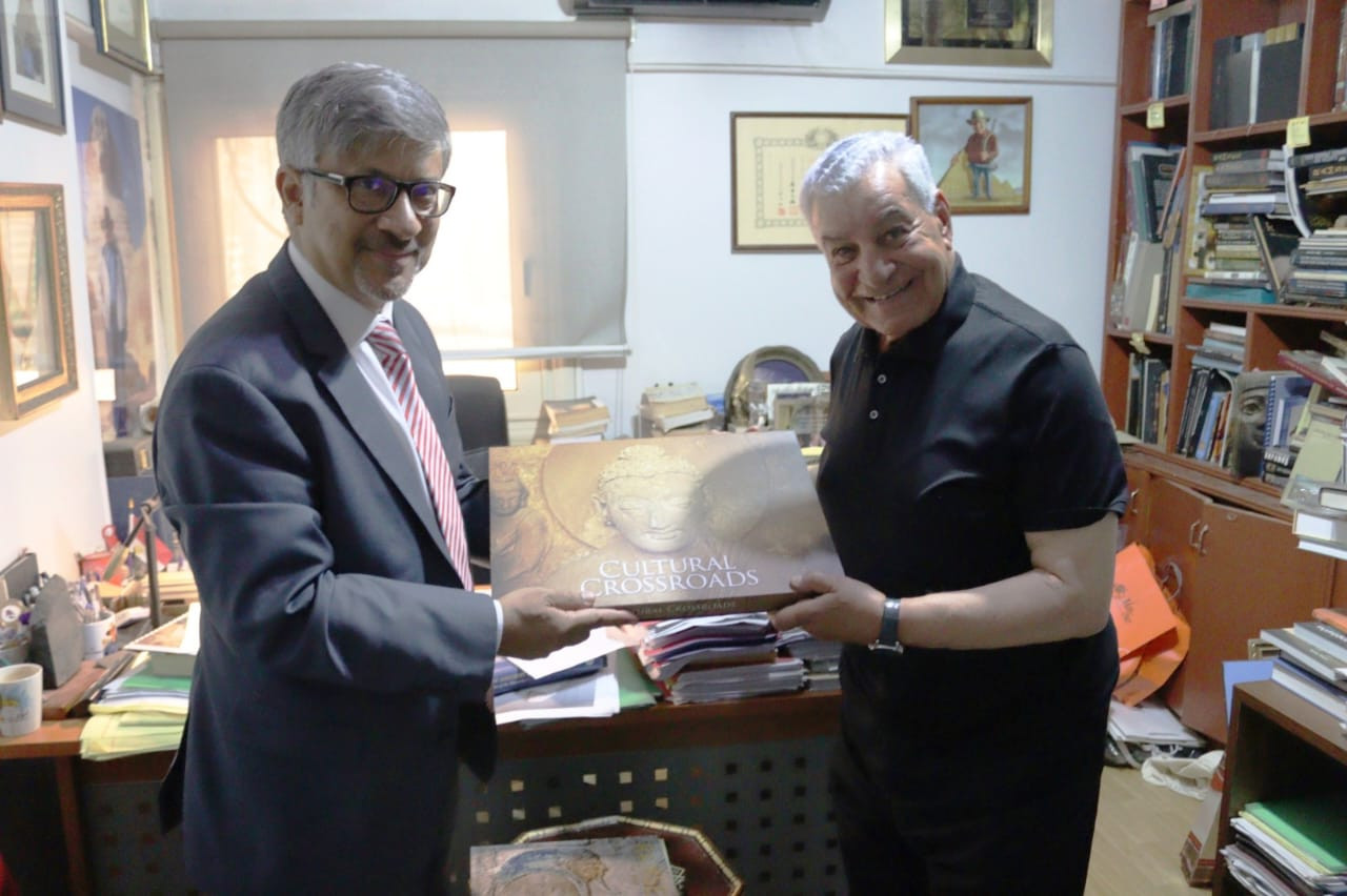 زاهي حواس وسفير باكستان