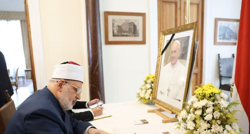 الضويني ناعيا بابا الفاتيكان