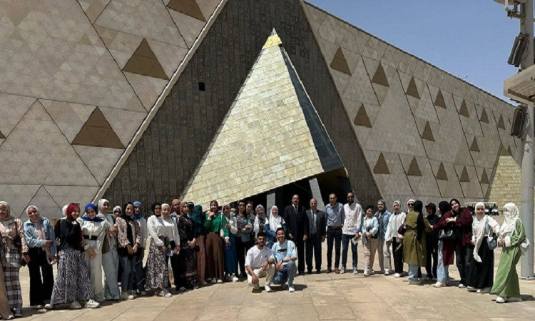 زيارة علمية لطلاب ترميم اثار الفيوم فى المتحف المصرى الكبير