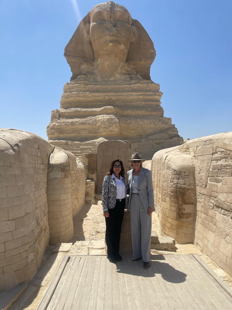 وزيرة التنمية المحلية وحاكم عام أستراليا