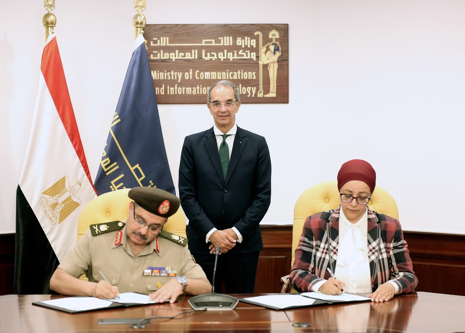 وزير الاتصالات