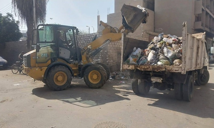 محافظ المنيا يشدد على تكثيف حملات النظافة وتمهيد الطرق والشوارع الرئ