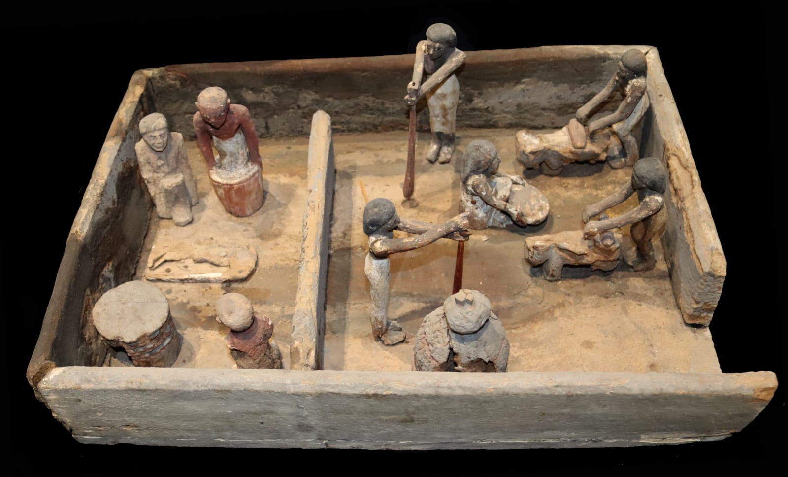 قطع اثرية للعمال