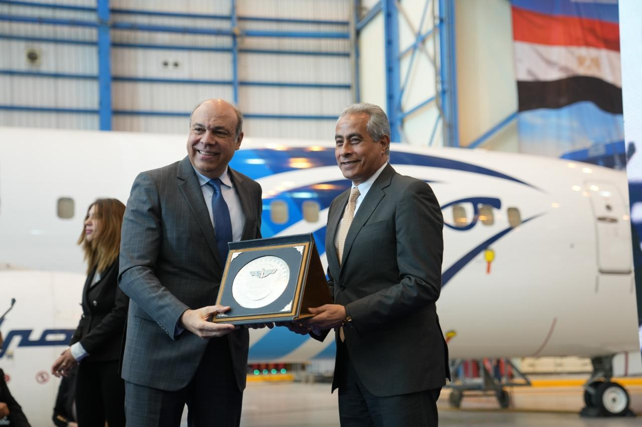 وزير الطيران المدني يكرم عدد من النماذج المتميزة بقطاع الطيران