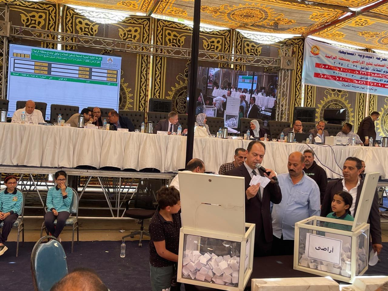 وزير الإسكان والقرعة العلنية