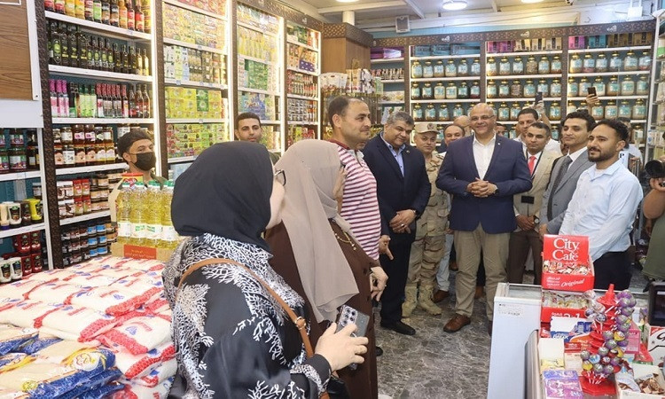 محافظ القليوبية يفتتح منافذ بيع جهاز مستقبل مصر للتنمية بمدينة بنها