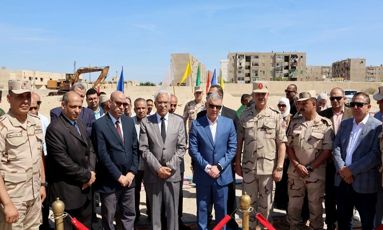 محافظ الإسماعيلية يتفقد مدرسة المعدات الثقيلة الفنية العسكرية