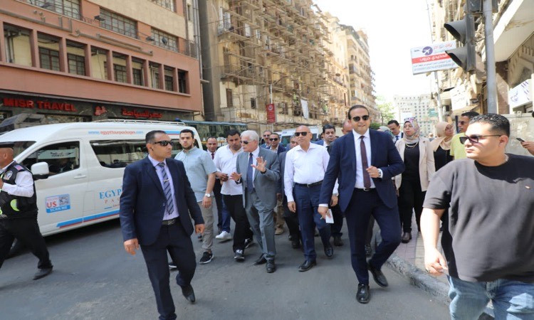مستشار الرئيس ومحافظ القاهرة يتفقدان أعمال تطوير القاهرة الخديوية