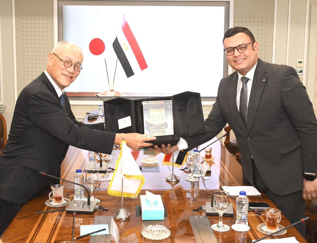 وزير الإسكان وسفير اليابان