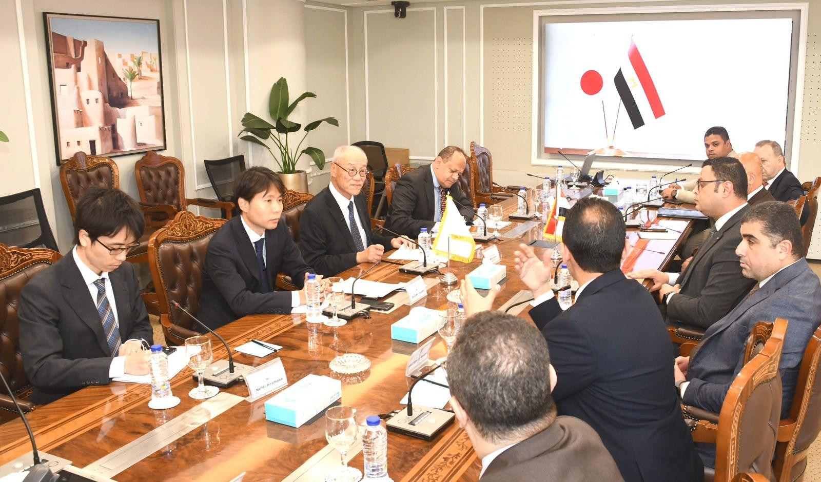 وزير الإسكان وسفير اليابان