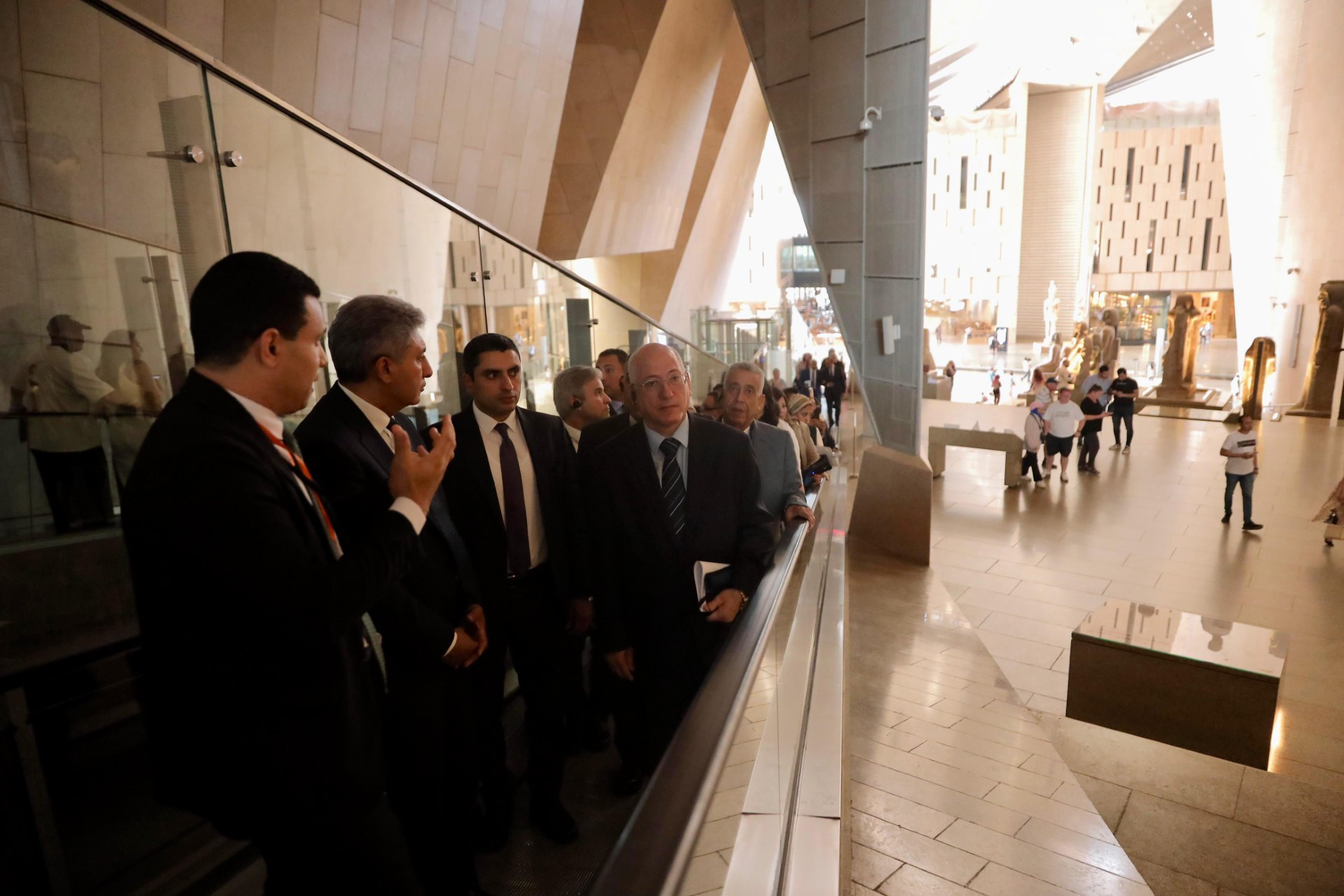 وزير السياحة