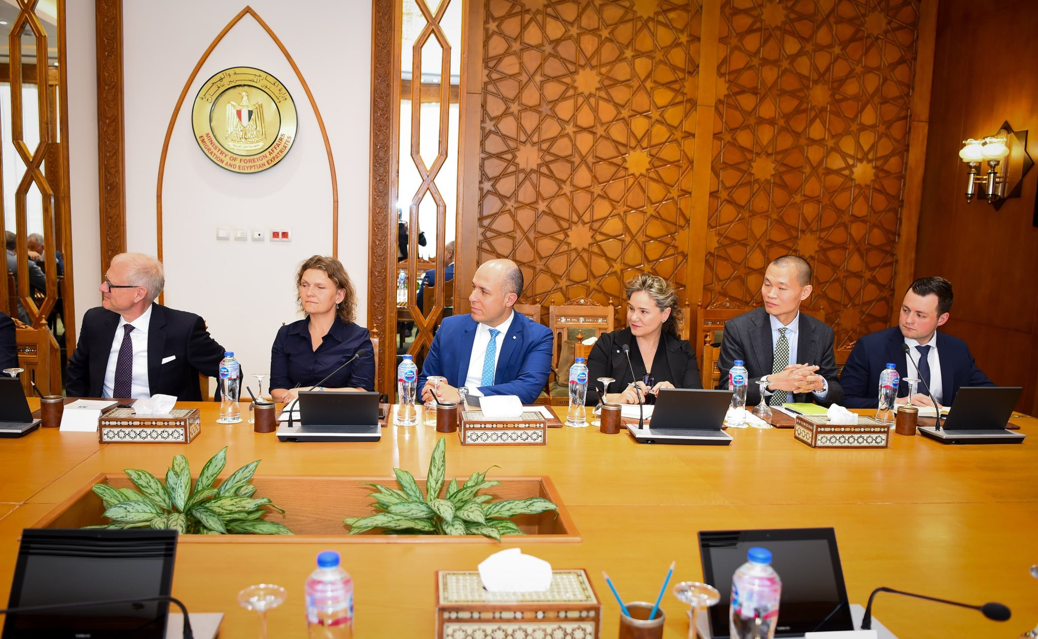 وزير الخارجية