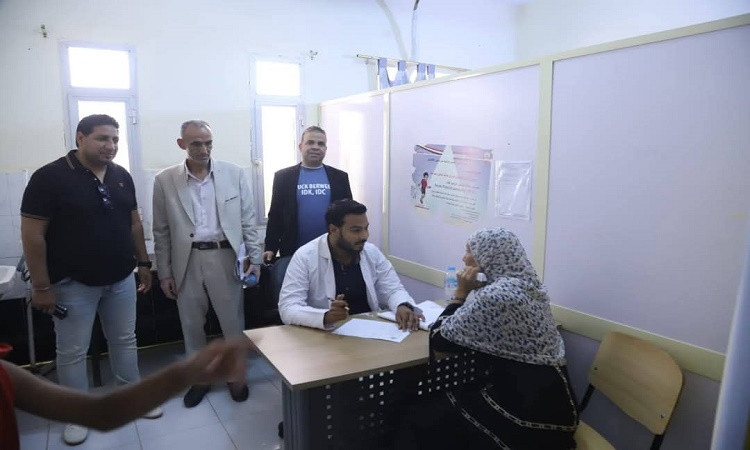 مدير المستشفيات وإدارة العلاج الطبيعي يتفقد سير العمل بمستشفى سفاجا ال