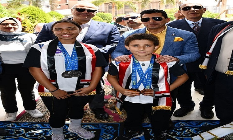 وزير الشباب ومحافظ القليوبية يفتتحان أعمال تطوير نادي بنها الرياضي