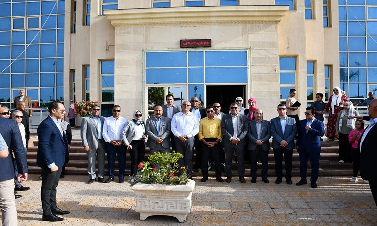 &nbsp;وزير الرياضة ومحافظ القليوبية يتفقدان عددًا من المشروعات بنادي العبور