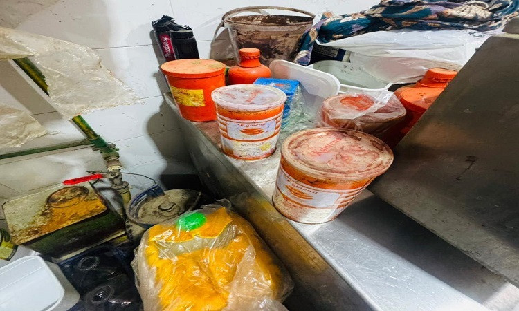 ضبط ٧ طن مانجو وفراولة وعصائر غير مطابقة للمواصفات الصحية ببنها